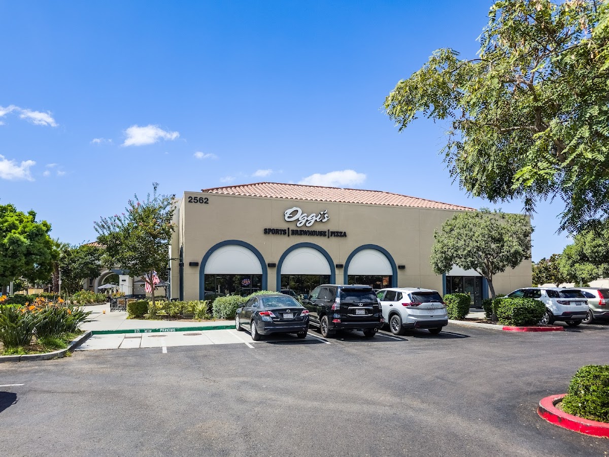 Oggi's Sports Brewhouse Pizza